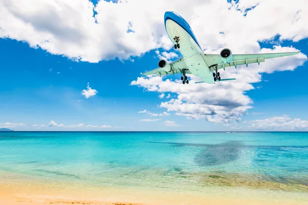 Avion Passager Dessus Plage Maho Maarten Caraïbes Voyages Transport Aérien — Photo