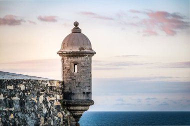 San Juan, Porto Riko 'daki El Morro kalesinde günbatımı.