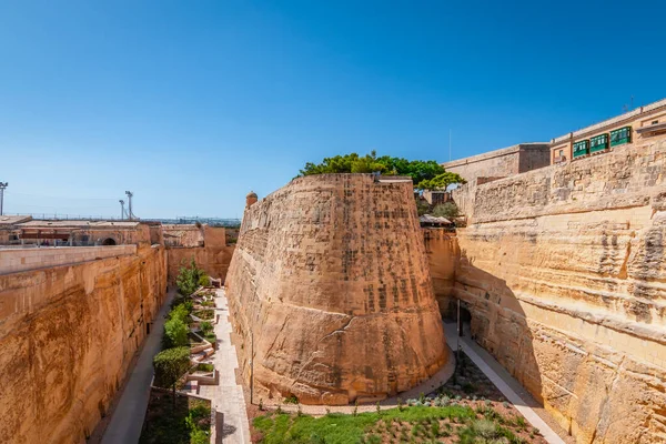 Ancient Fortification Wall City Gate Valletta Malta — Stock Photo, Image