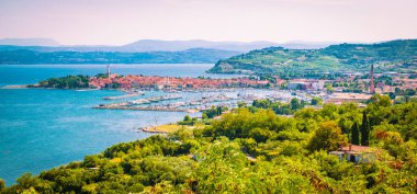 Slovenya 'nın İzola kentinin panoramik manzarası