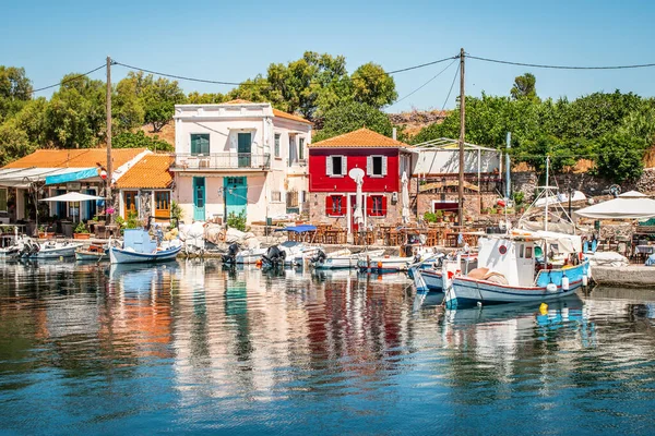 Liman ve Molyvos (Mithymna), Lesvos (Lesbos) Adası, Yunanistan.