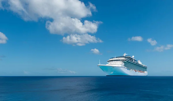 Crucero Navegando Por Mar Mediterráneo — Foto de Stock