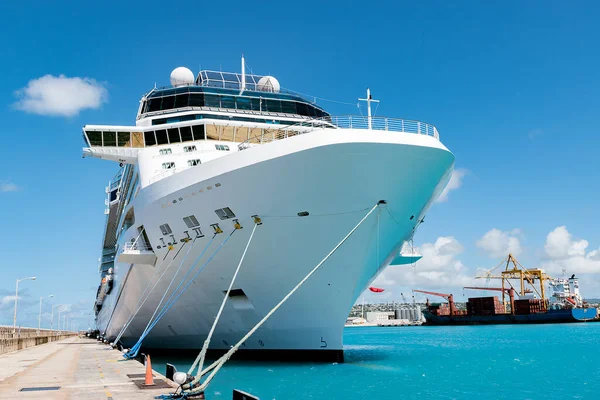 Cruiseschip Aangemeerd Pier — Stockfoto