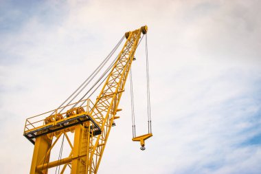 Sarı Turna Kulesi. Kapat..