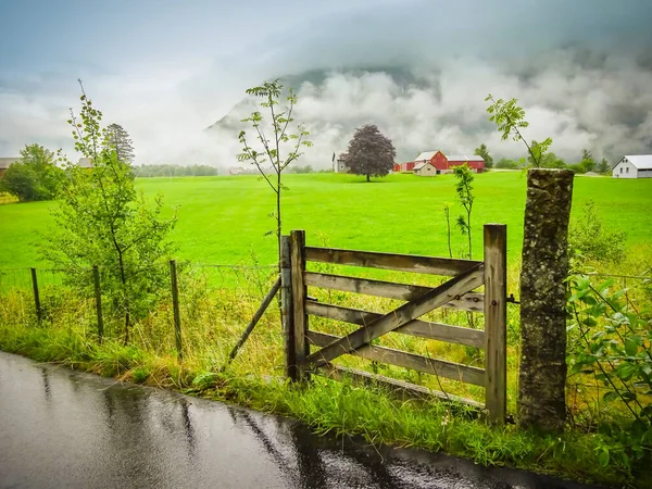 Houten Poort Boerderij Eidfjord Noorwegen — Stockfoto