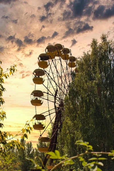 Iconic Pripyat Ferris Wheel Exclusion Zone Golden Red Sunset Summer — Stock Photo, Image