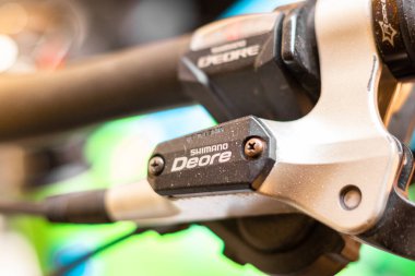 Bölünme, Hırvatistan Mayıs 2020 Ünlü Shimano marka vites kutusu ve bisikletler için fren sistemlerinin kapatılması