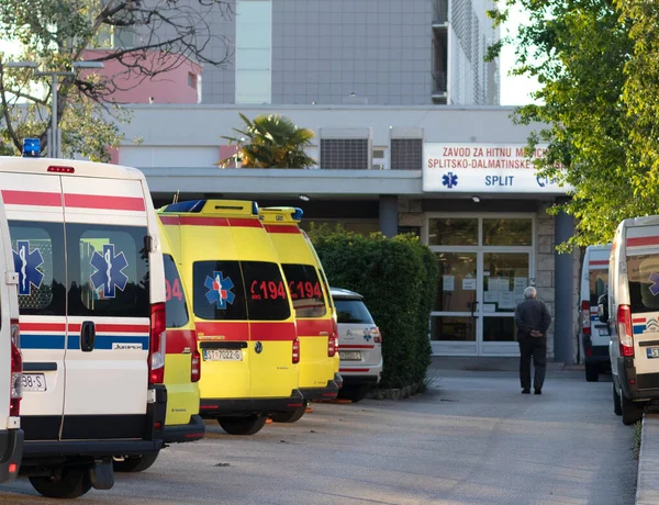 Eingang Zum Krankenhaus Firule Split Kroatien Älterer Mann Geht Auf — Stockfoto