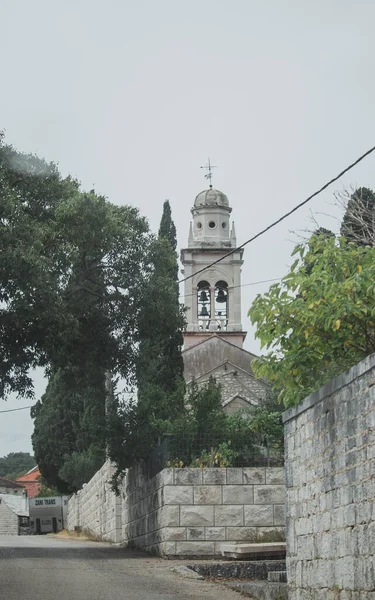 Pequeño Campanario Iglesia Que Eleva Por Encima Fortaleza Isla Brac — Foto de Stock