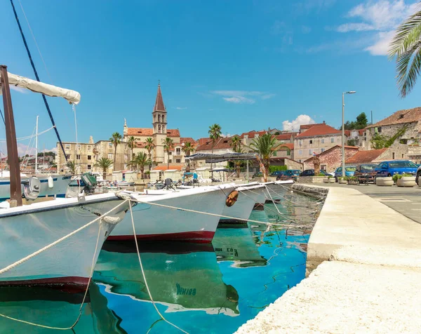 Brac Adasındaki Küçük Milna Kasabasının Güzel Panoramik Manzarası Eski Tekneler — Stok fotoğraf