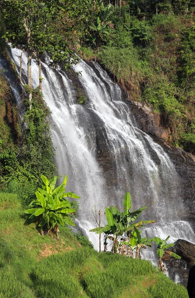 Rychlá Voda Vodopádu Cikondang — Stock fotografie