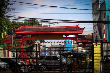 Bogor / Endonezya - 09 Ağustos 2020. Bogor 'un Çin Mahallesi' nde yer alan Lawang Suryakencana.