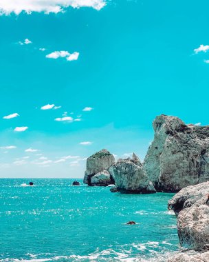 Kıbrıs Rum Kesimi 'nin Pafos kentindeki Afrodit Kayası (Petra Tou Romiou olarak da bilinir)