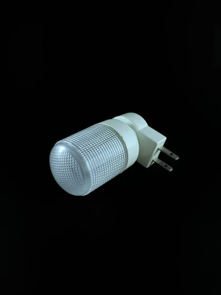 Vit Lampa Med Plugg För Bärbarhet Isolerad Svart Bakgrund — Stockfoto