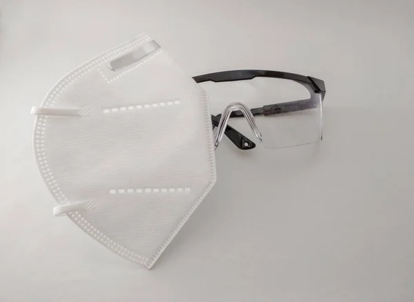 Máscara Médica Blanca Kn95 Gafas Protectoras Proteger Del Coronavirus Covid — Foto de Stock