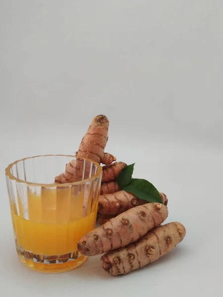 Estratto Organico Colpo Radice Curcuma Foglie Verdi Spazio Copia — Foto Stock