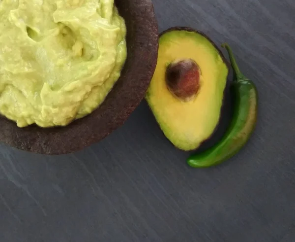 Гуак Традиционном Мексиканском Растворе Камня Guacamole Molcajete Avocado Chili Grey — стоковое фото