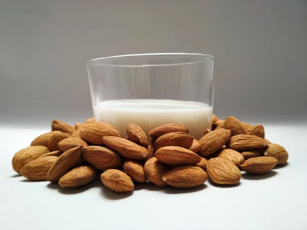 Crystal Glass Almond Milk Fresh Almonds White Background — Stock Photo, Image