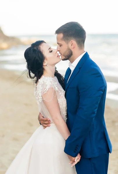 Copule Casamento Bela Noiva Noivo Apenas Feliz Fecha Noiva Feliz — Fotografia de Stock