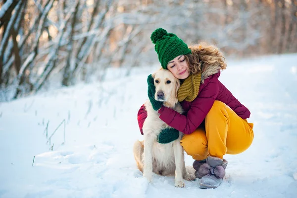 Image Young Curly Girl Her Dog White Golden Retriever Outdoor — Stock Photo, Image