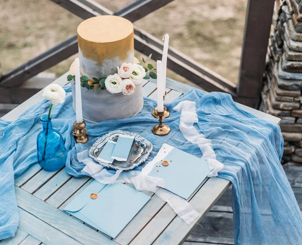 Wedding invitation cards near a mountain river background. — Stock Photo, Image