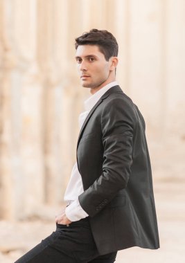 Seksi damat sabah düğün için hazırlanıyor..