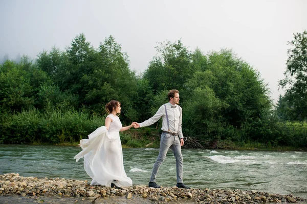 Couple Mariage Belle Mariée Marié Dansant Viens Marier Ferme Heureux — Photo