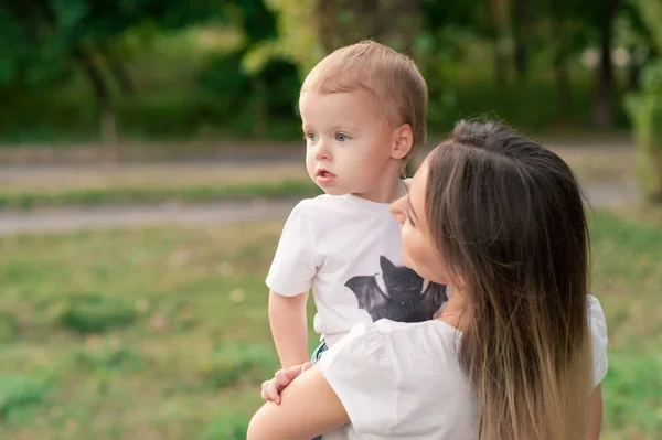 Portrait of mother with her son outdoors — Stock Photo, Image