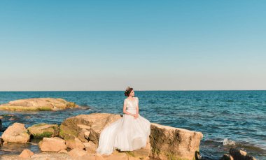 Gelin portresi, düğün makyajı ve saç stili..