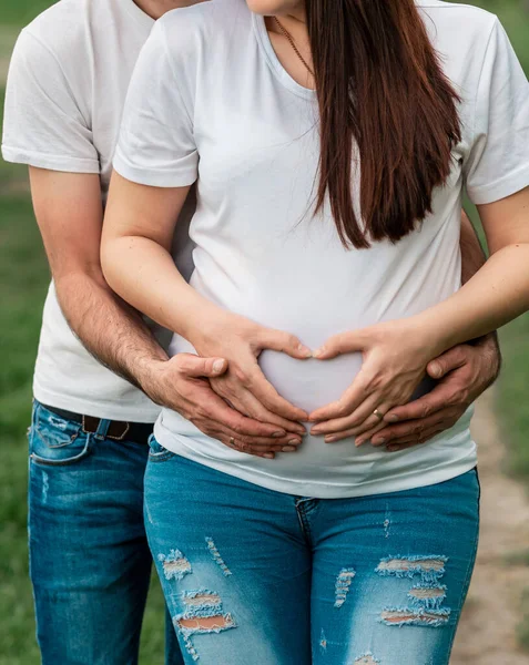 Junge Mann Und Frau Verwenden Hände Berühren Ihren Bauch Sie — Stockfoto