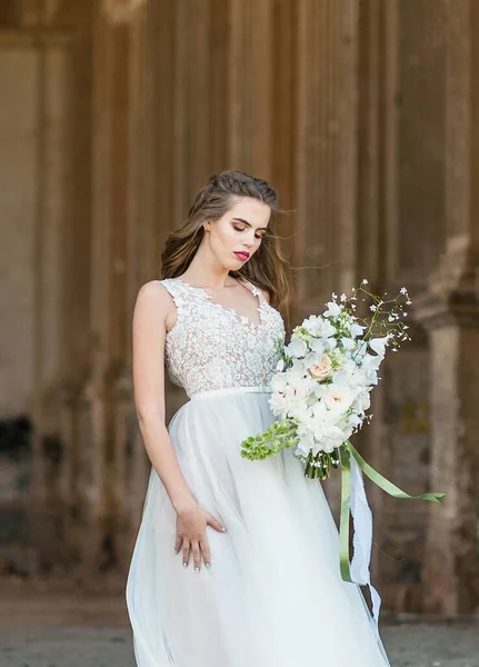 Närbild Vacker brud Porträtt bröllop makeup, bröllop frisyr, Bröllop klänning — Stockfoto