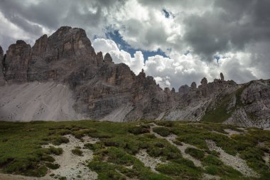Tre cime di lavaredo, Kuzey İtalya 'da Dolomitlerin kaya ve oluşumları.