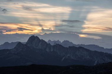 Passo Giau Dolomites İtalya Alpler 'in güzel sahnesinde