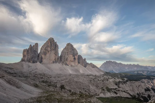 北イタリアの灰岩にドロマイトの石灰岩 岩や形成があります — ストック写真