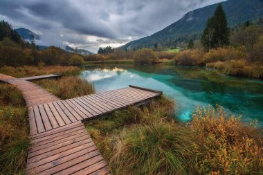 Sava Dolinka nehir parkı Slovenya Alpleri 'nde Sava nehrinin kaynağının bulunduğu yerde