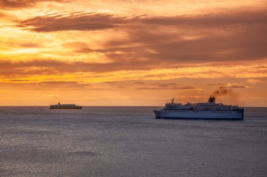 İtalya 'da feribot gün batımı