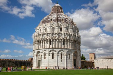 Pisa, İtalya - 11 / 09 / 2013: Pisa Tuscany 'deki Vaftizhane