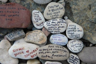 Taşlar Voloshins 'in mezarını istiyor.