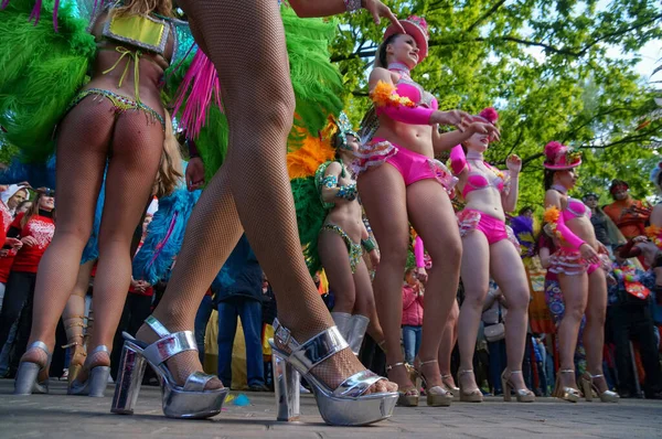 Carnaval Brasileiro em Moscou no Parque Izmaylovsk . — Fotografia de Stock