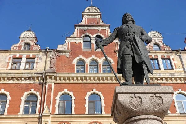 Vyborg. Oude Stadhuisplein en Knutsson Monument — Stockfoto