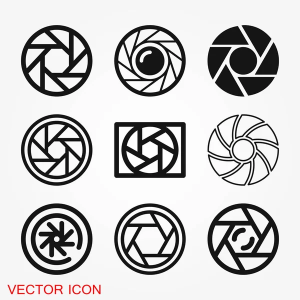 Camera objective icon vector sign symbol for design — Stock Vector