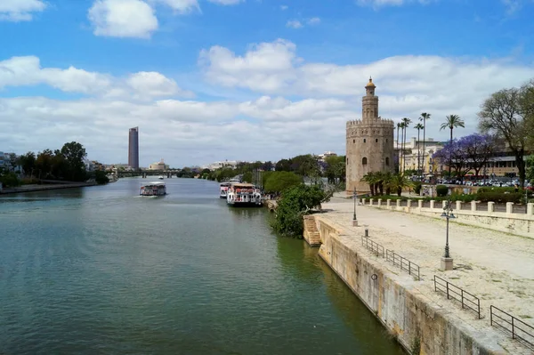 Zlatá Věž Řeka Quidalquivir Seville Andalusie Španělsko — Stock fotografie