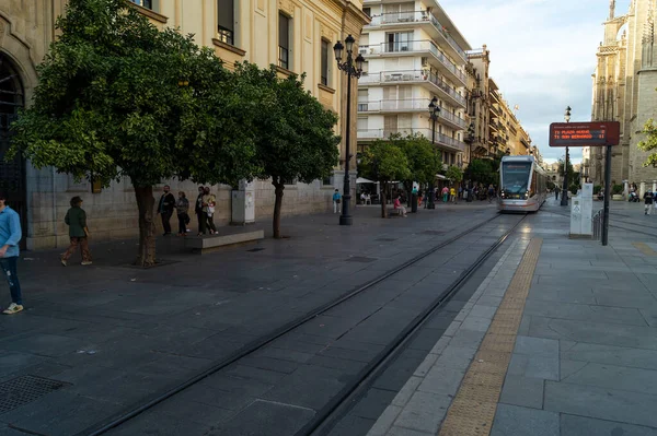 Eléctrico Atravessa Avenida Constitucion Sevilha Centro Cidade Andaluzia Espanha — Fotografia de Stock