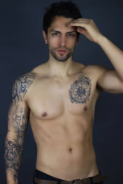 Sexy Fotografia Bonito Modelo Masculino Topless Com Olhos Bonitos — Fotografia de Stock