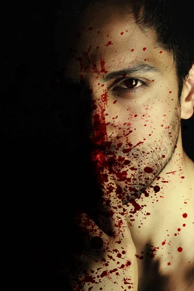 Hombre Vampiro Sexy Con Sangre Cara Sobre Fondo Negro — Foto de Stock