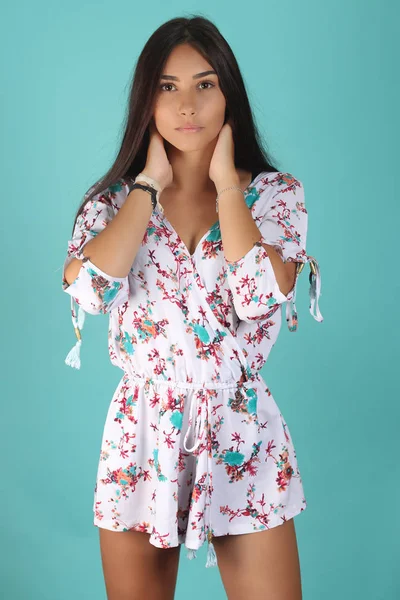 Fashion Foto Smuk Brunette Kvinde Sommer Jumpsuit - Stock-foto