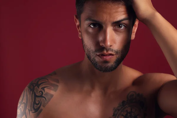 Sexig Närbild Porträtt Stilig Topless Manlig Modell Med Vackra Ögon — Stockfoto