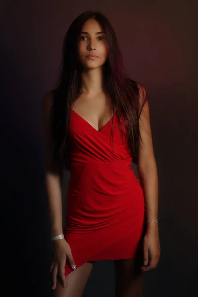 Sexy Jovem Mulher Beleza Vestido Vermelho — Fotografia de Stock