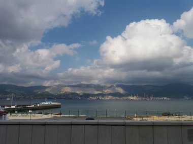 Novorossiysk. Şehir setinden Tsemesskaya Körfezi manzarası
