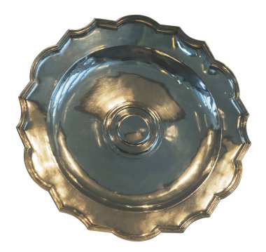 Beyaz arka plan üzerinde izole antika gümüş tepsi